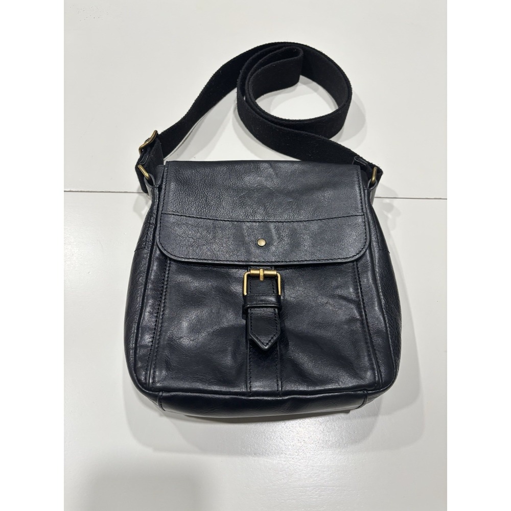 Fossil Black Leather Crossbody Messenger Bag Adjustable Strap Flap Front Purse